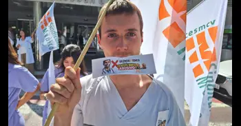 Els metges mostren el seu suport als professors i els demanen també que se'ls unisquen en defensa dels servicis públics
