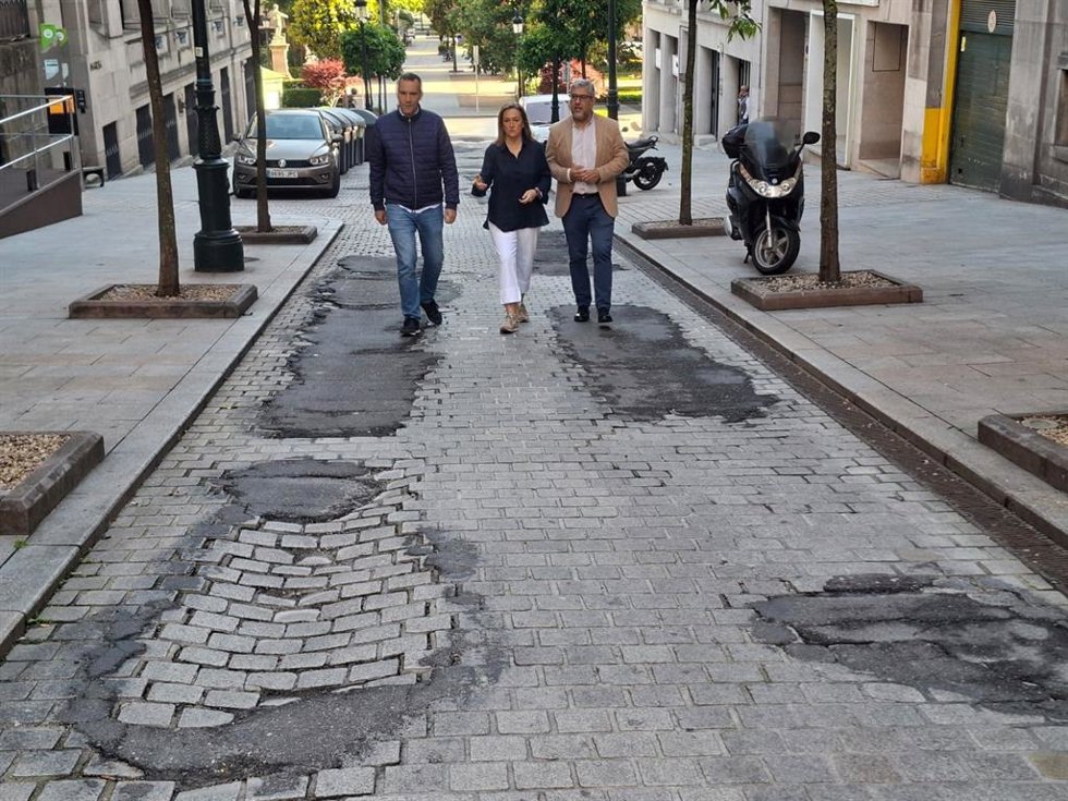 Imagen de una calle deteriorada.