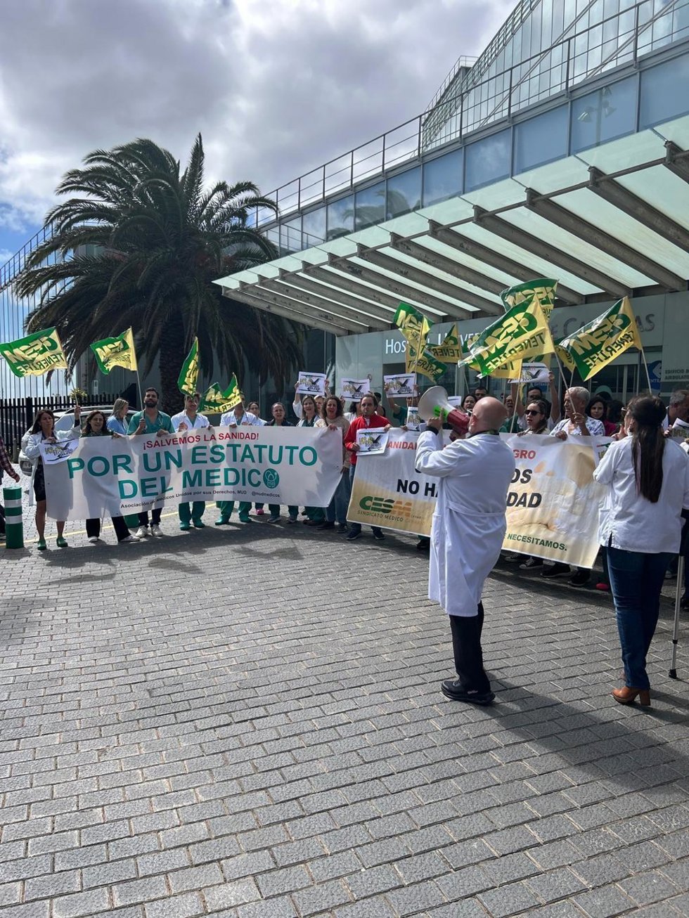 Concentración de médicos en el HUC contra el Estatuto Marco de Sanidad