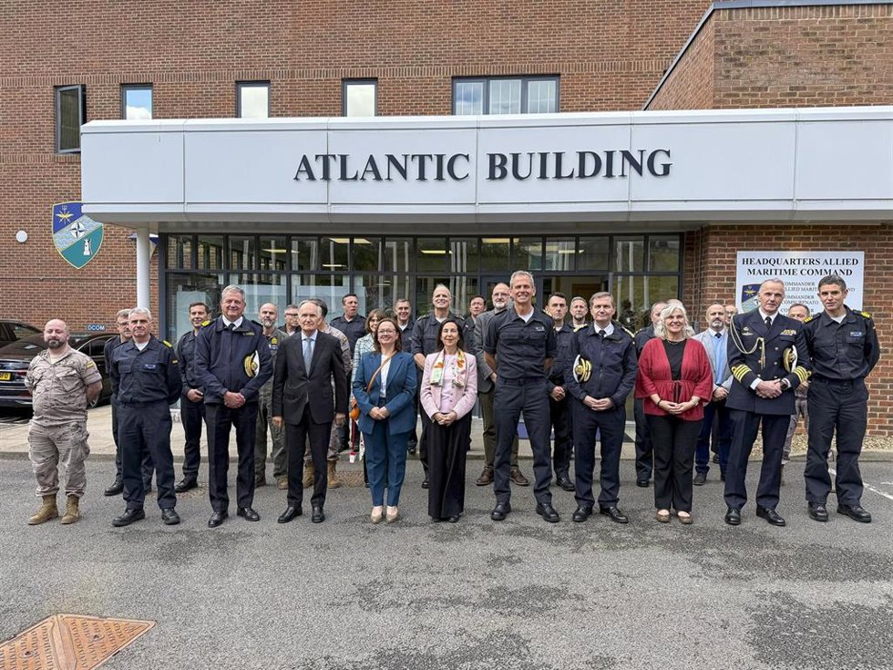 La ministra de Defensa, Margarita Robles, visita el Mando Marítimo Aliado (MARCOM) en Northwood (Reino Unido)