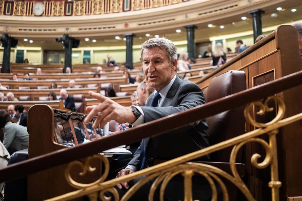 El presidente del PP, Alberto Núñez Feijóo, durante una sesión plenaria en el Congreso, a 29 de abril de 2026, en Madrid (España). 