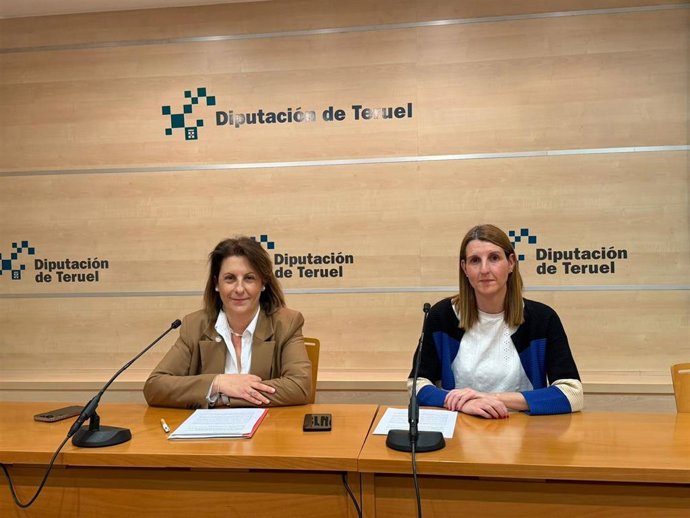 La diputada de Educación, Anabel Fernández, y la vicerrectora del Campus de Teruel, María del Carmen Aguilar.
