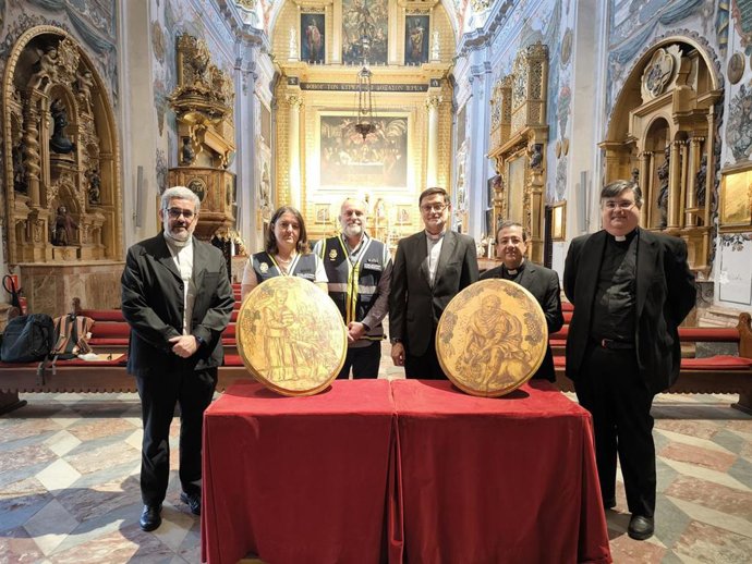 Imagen de la recepción de las dos pinturas de Lucas Valdés en el Hospital de los Venerables Sacerdotes.