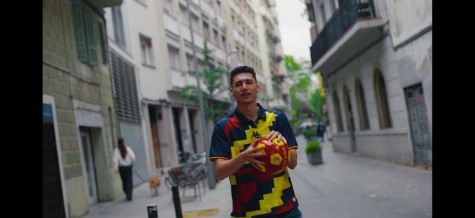 El rapero Swit Eme lanza 'Yo soy español', la canción para apoyar a 'La Roja' en el Mundial de fútbol.