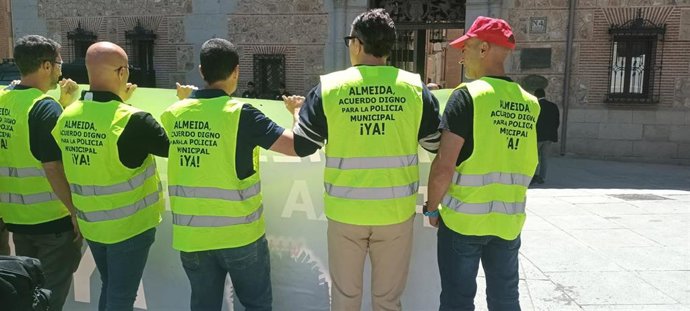 Archivo - La Mesa para abordar acuerdo de Policía Municipal se reúne el 27 con un Gobierno que espera "actitud positiva y buena fe"
