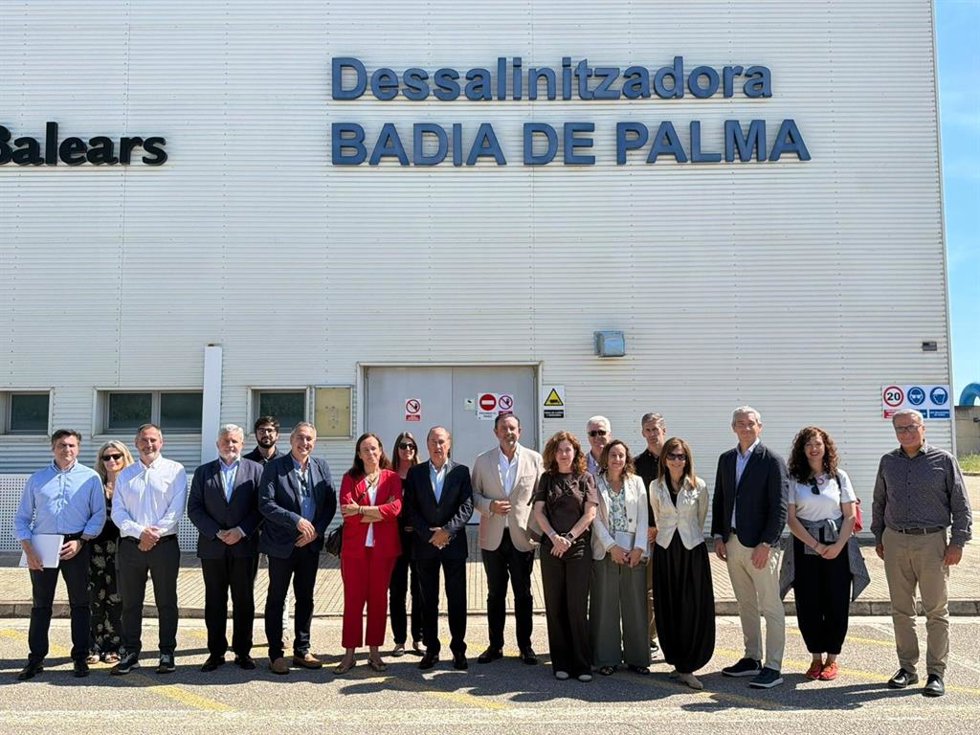 El Govern y CEX visitan la desaladora de Palma