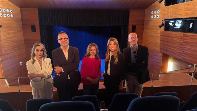 Ana Bonmatí, López-Jamar y equipo del IVC en Alicante