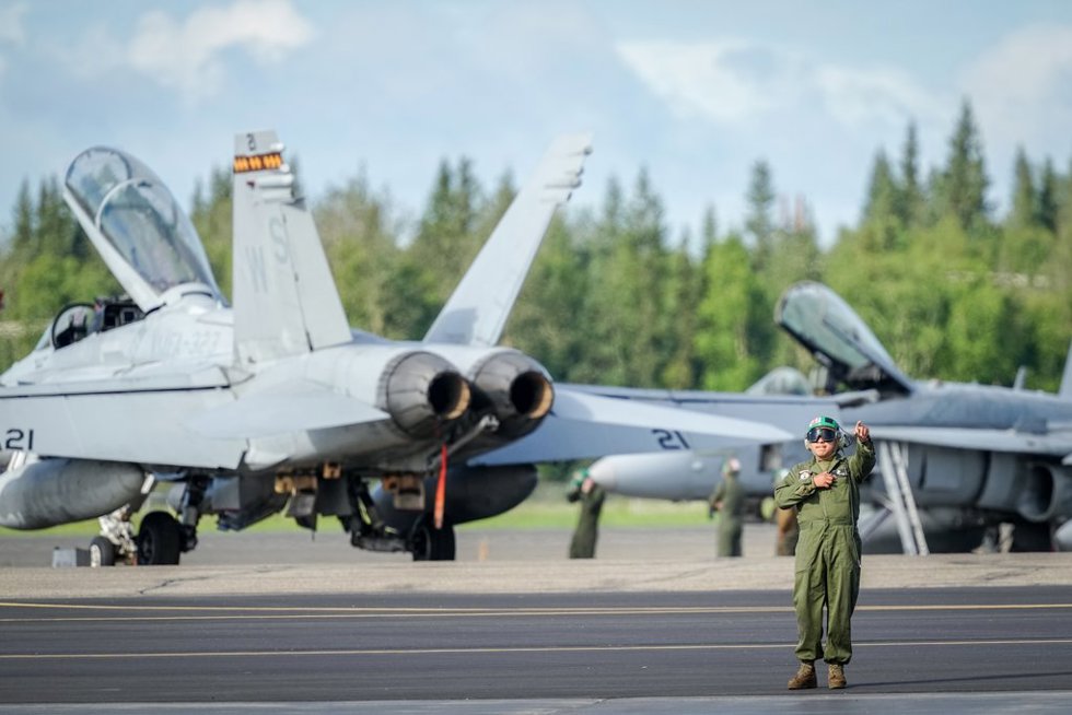 08 July 2024, US, Fairbanks: A US soldier gives instructions to F18 fighter jets during the NATO exercise "Arctic Defender 2024" at Eielson Air Force Base near Fairbanks in the US state of Alaska.