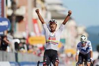 Narváez firma un triplete demoledor en Chiavari ante un Enric Mas que vuelve al Giro