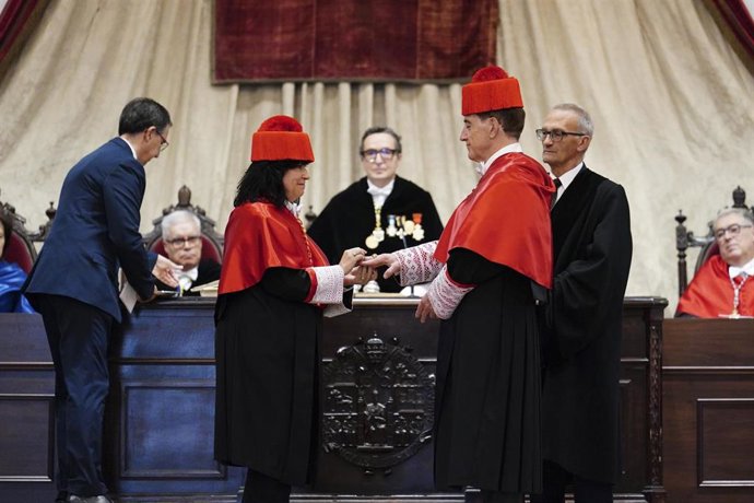 USAL Honoris Causa Antonio Huertas. Asisten al acto Alfonso Fernández  Mañueco, María Guardiola  y Pedro Jota Ramirez