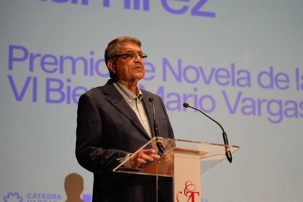 Archivo - El premiado nicaragüense Sergio Ramírez, por ‘El caballo dorado’, en la VI Bienal de Novela Mario Vargas Llosa, en el Gran Teatro, a 25 de octubre de 2025, en Cáceres, Extremadura (España). Impulsada por la Cátedra Vargas Llosa desde 2014, la Bi
