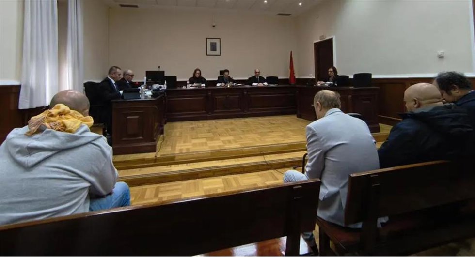 Los acusados de traer cocaína de Colombia ocupan el banquillo en la Audiencia de Valladolid el día del juicio.