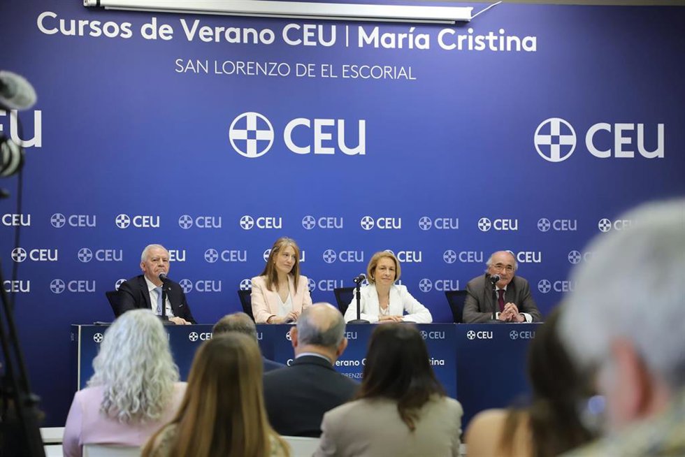 Los II Cursos de Verano CEU - María Cristina