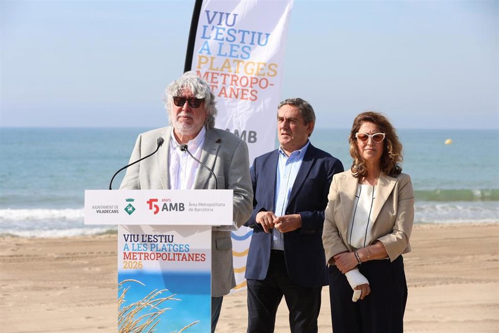 (I-D) Balmón, Torra y Morales inauguran la temporada de baño en las playas metropolitanas