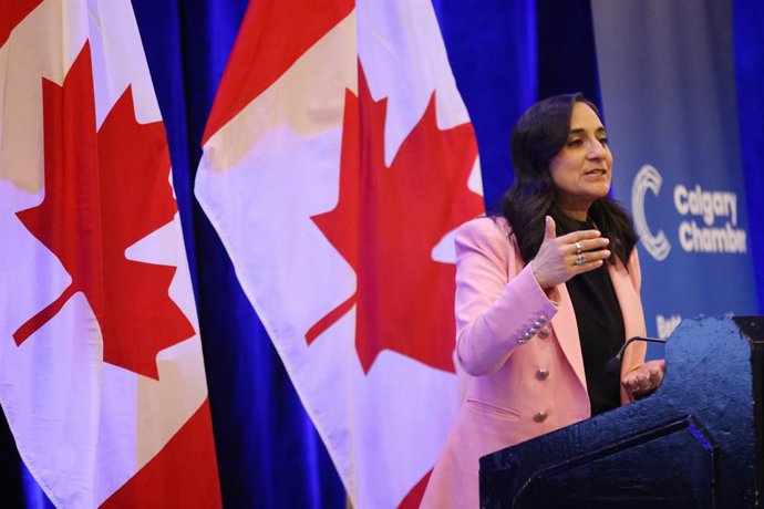 Archivo - April 8, 2026, Calgary, Ab, Canada: Foreign Affairs Minister Anita Anand speaks at the Calgary Chamber of Commerce for a lunch time speech in Calgary, Wednesday, April 8, 2026.