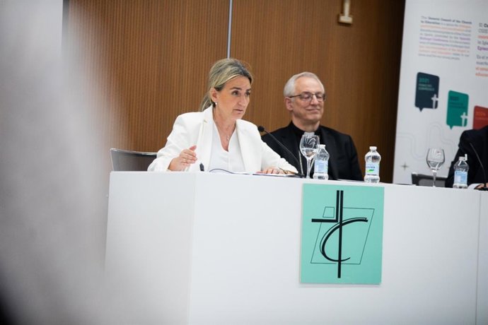 La ministra de Educación, Formación Profesional y Deportes, Milagros Tolón, ha asistido este miércoles al Consejo General de la Iglesia en la Educación que ha tenido lugar en la sede de la Conferencia Episcopal en Madrid.