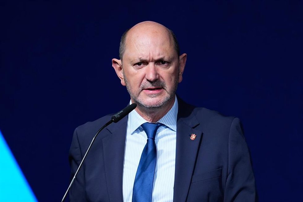 Archivo - Rafael Louzán, presidente de la RFEF.