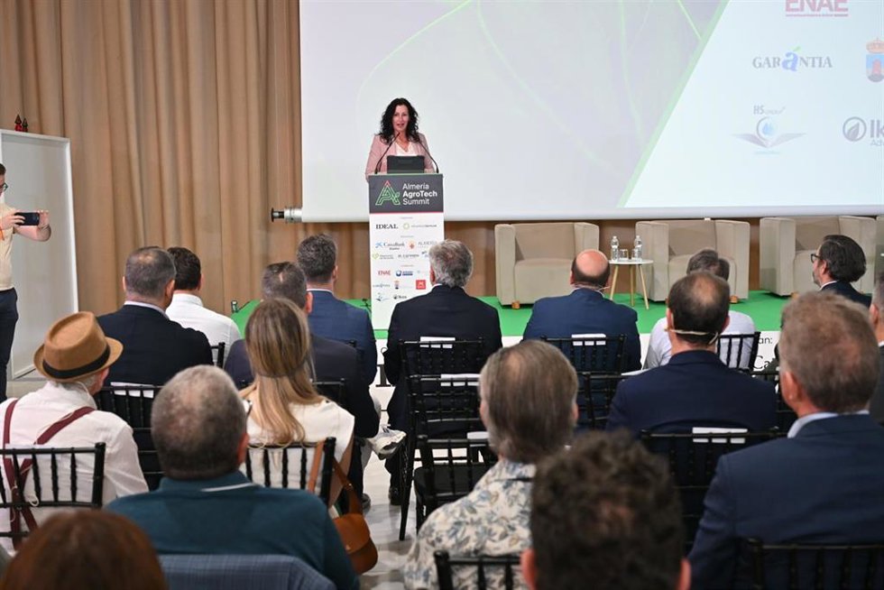 La alcaldesa de Almería, María del Mar Vázquez, durante su intervención en la inauguración del Almería AgroTech Summit.