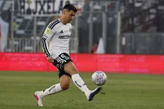 Futbol, Colo Colo vs Deportes Concepcion. Fecha 5, Copa de la Liga 2026. El jugador de Colo Colo Tomas Alarcon es fotografiado durante el partido de la Copa de la Liga contra Deportes Concepcion disputado en el estadio Monumental de Santiago,