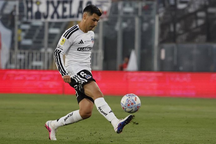 Futbol, Colo Colo vs Deportes Concepcion. Fecha 5, Copa de la Liga 2026. El jugador de Colo Colo Tomas Alarcon es fotografiado durante el partido de la Copa de la Liga contra Deportes Concepcion disputado en el estadio Monumental de Santiago,