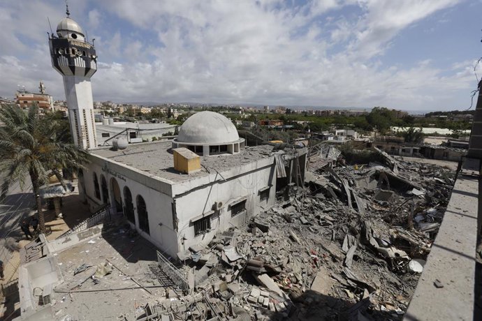 20 de maio de 2026, Distrito de Tiro, Líbano do Norte, Líbano: Um ataque aéreo israelense destruiu completamente um centro de atenção primária à saúde na cidade de Maashouq, no distrito de Tiro, segundo relatos locais. A unidade, administrada pela Organiz