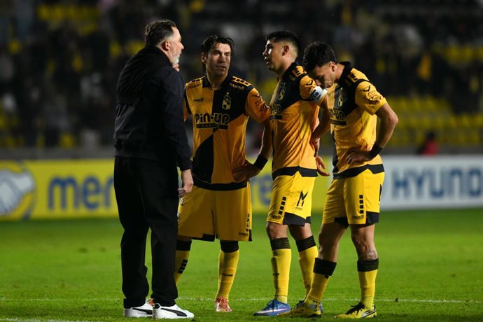 Futbol, Coquimbo Unido vs Deportes Tolima. Fase de Grupos, Copa Libertadores 2026. Los jugadores de Coquimbo Unido celebran el triunfo contra Deportes Tolima tras un partido del grupo B de la copa libertadores disputado en el estadio Francisco Sanchez