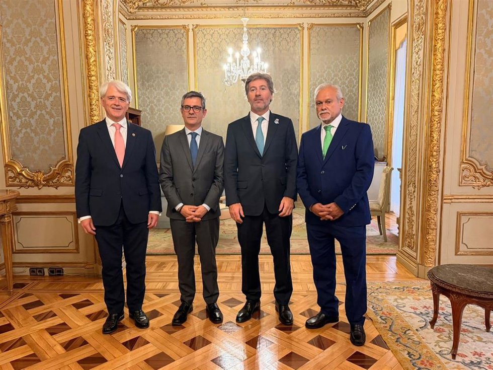 Salvador González, presidente del Consejo General de la Abogacía Española; Félix Bolaños, ministro de la Presidencia, Justicia y Relaciones con las Cortes; Juan Bautista, ministro de Justicia de Argentina; y Carlos Alberto Andreucci, presidente de UIBA.