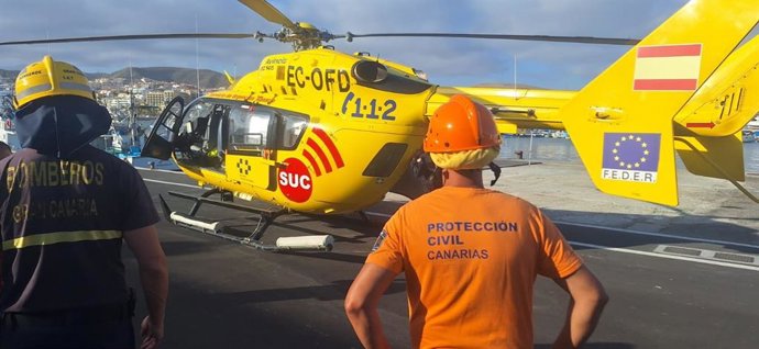 Helicóptero medicalizado del SUC traslada al hospital a menor con síntomas de ahogamiento tras ser rescatado de la piscina de un hotel en Mogán (Gran Canaria).