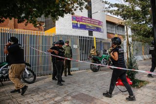 Santiago, 20 de mayo de 2026.  Una nina de 12 años resulta herida luego que una persona encapuchada le dispara en una pierna por un conflicto dentro de el colegio Saint Christian College ubicado en Joaquin Edwards Bello en la comuna de La Granja,