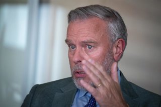 El expresidente del Comité Militar de la OTAN, el almirante Rob Bauer, durante una entrevista para Europa Press, a 19 de mayo de 2026, en Madrid (España).