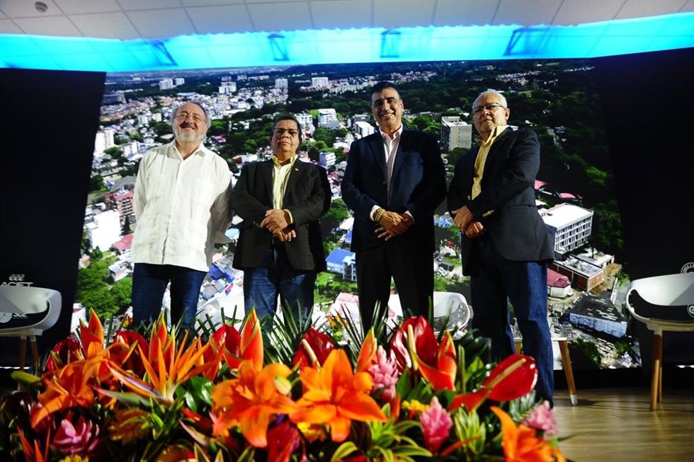 De izquierda a derecha: Manuel Herrera, Jairo Torres, Charles Arosa y Lorenzo Portocarrero