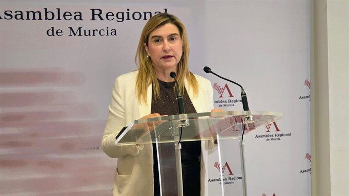 La portavoz del Grupo Parlamentario Socialista en la Asamblea Regional, Carmina Fernández