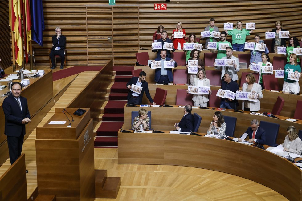El president de la generalitat Valenciana, Juanfran Pérez Llorca (i), durante una sesión de control, en Les Corts Valencianes, a 21 de mayo de 2026,  en Valencia, Comunidad Valenciana (España).