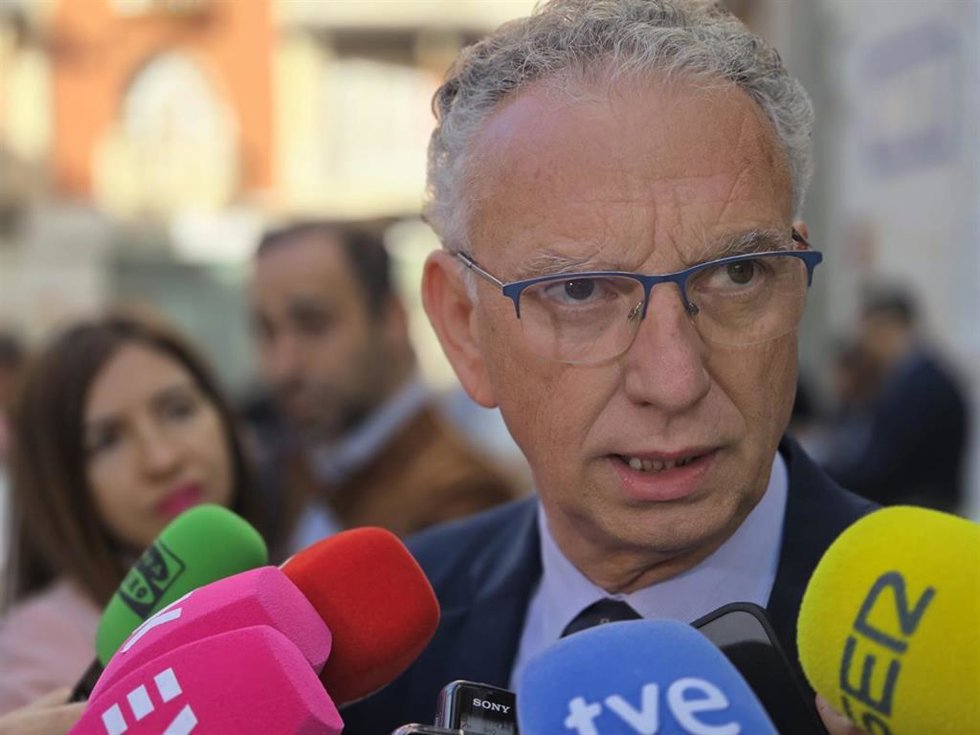 El delegado del Gobierno en Extremadura, José Luis Quintana, atiende a los medios de comunicación