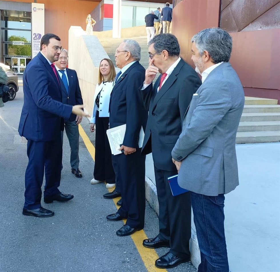 El presidente del Principado de Asturias, Adrián Barbón, a su llegada al 20º Congreso Nacional de Empresarios del Transporte 'El transporte en el lugar que le corresponde', celebrado en el recinto ferial gijonés 'Luis Adaro'.
