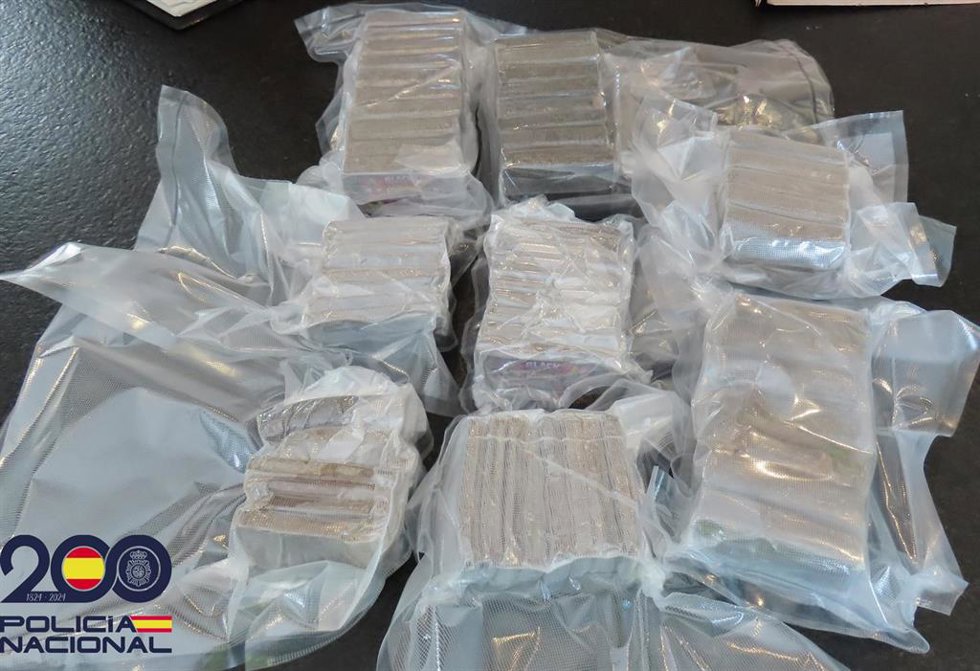 Droga que los agentes decomisaron en su domicilio