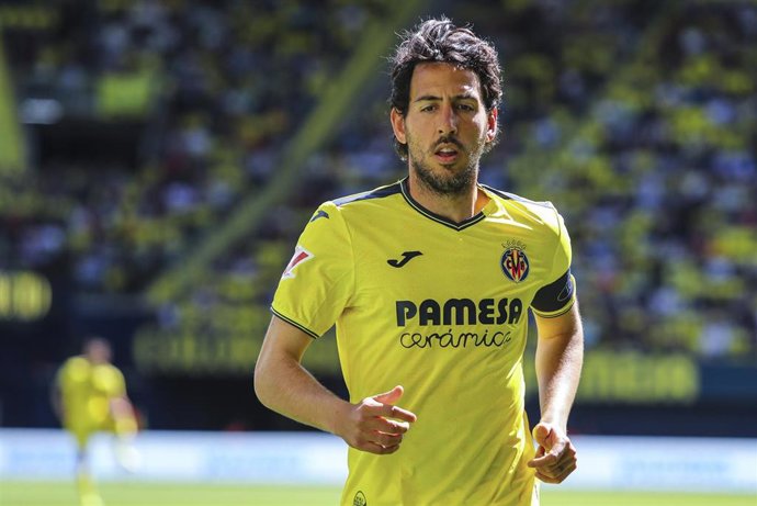 Archivo - El centrocampista español Dani Parejo (Villarreal CF), ante el RCD Espanyol en La Cerámica.