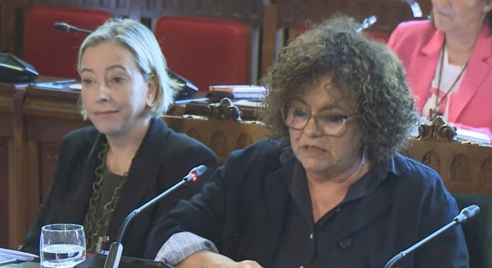 Marta del Arco, a la derecha