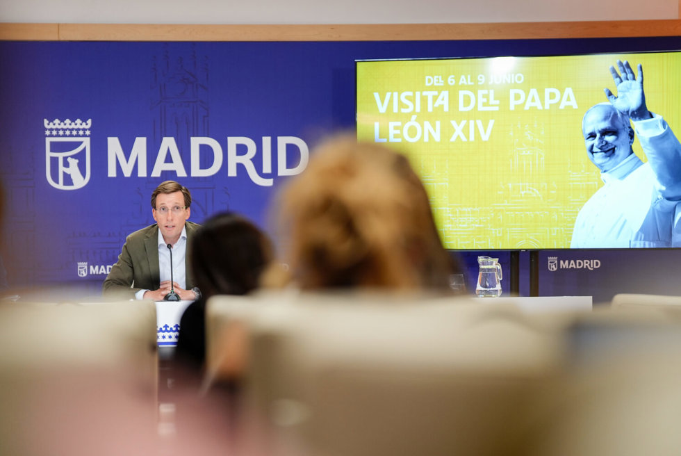 El alcalde de Madrid, José Luis Martínez-Almeida, durante una rueda de prensa este jueves.