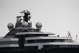 Archivo - El yate 'Crescent' retenido en el puerto de Tarragona, a 17 de marzo de 2022, en Tarragona, Cataluña (España). Se trata de un yate abanderado de las Islas Caimán, de 135 metros de eslora y 21 de manga, y que se ha convertido en el tercero que se