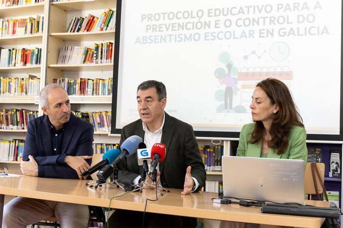 El conselleiro de Educación, Ciencia, Universidades e FP, Román Rodríguez
