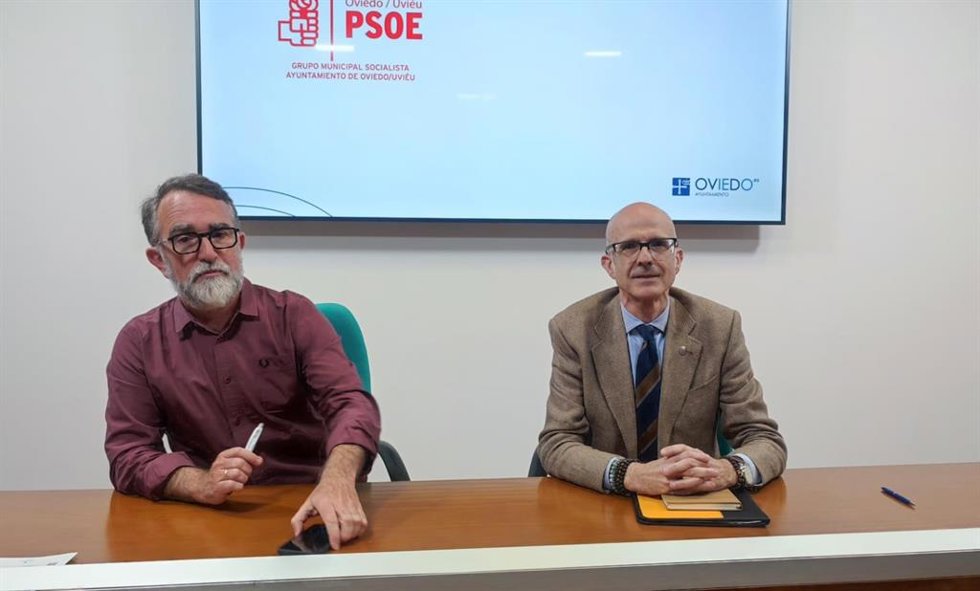 Los concejales del PSOE Jorge García Monsalve y Juan Álvarez Areces