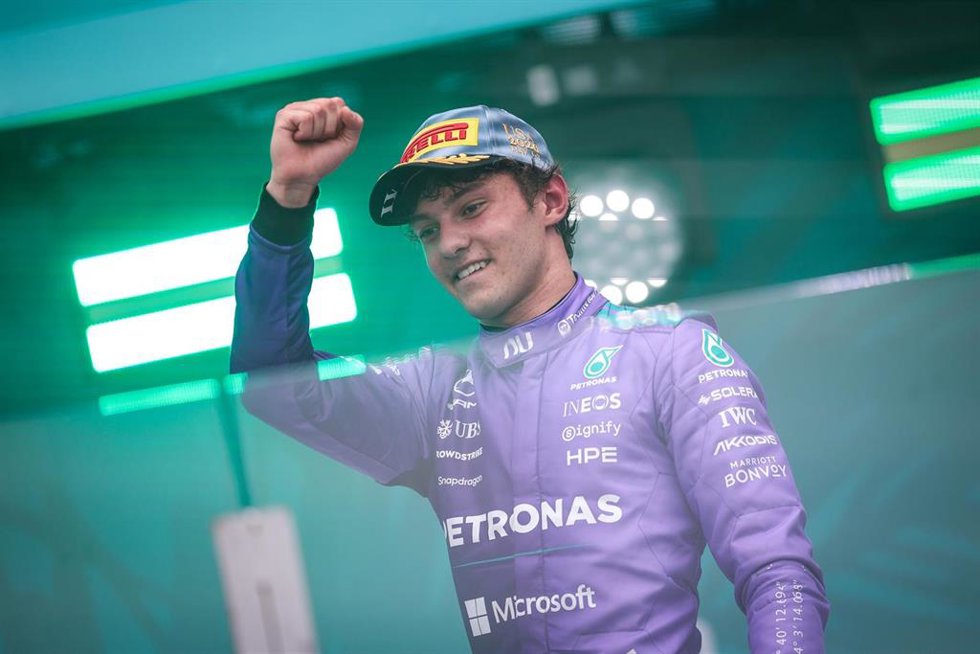 El piloto italiano de F1 Kimi Antonelli (Mercedes), celebra su victoria en el GP de Miami 2026.