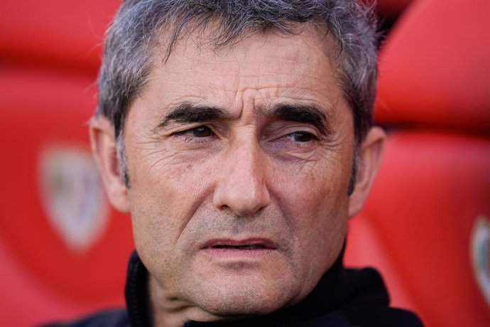 Archivo - Ernesto Valverde, head coach of Athletic Club, looks on during the Spanish League, LaLiga EA Sports, football match played between Rayo Vallecano and Athletic Club de Bilbao at Estadio de Vallecas on February 28, 2026, in Madrid, Spain.