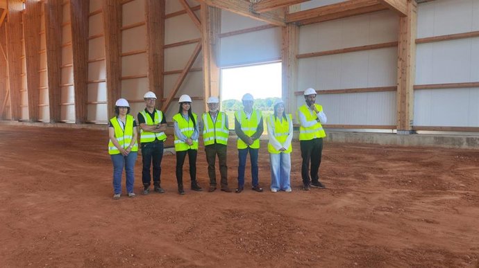 Visita de representantes de la Diputación de Soria, Cesefor y Tragsatec al futuro edificio de Maderaula en el PEMA de Garray  (Soria).
