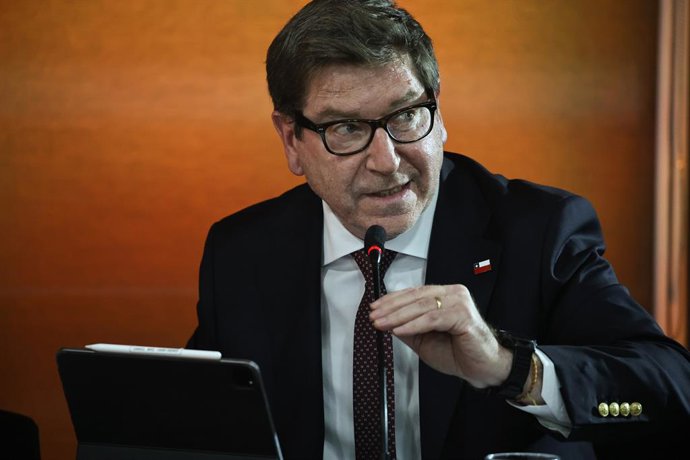 Santiago, 20 de Abril de 2026.  El ministro de Hacienda, Jorge Quiroz, y el biministro de Economía y Minería, Daniel Mas, en su calidad de delegados del Presidente de la República, junto a los integrantes del directorio de Codelco participan en la junta