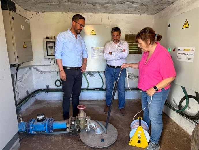 El diputado de Agua, Antonio Mancilla, ha visitado los municipios de Beas de Granada y Benalúa de las Villas para comprobar las actuaciones que la institución provincial desarrolla para mejorar la detección de fugas y fraudes en las redes de agua.