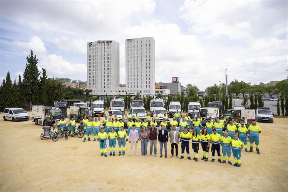 Imagen de los trabajadores del Servicio de Limpieza de Mairena del Aljarafe (Sevilla).