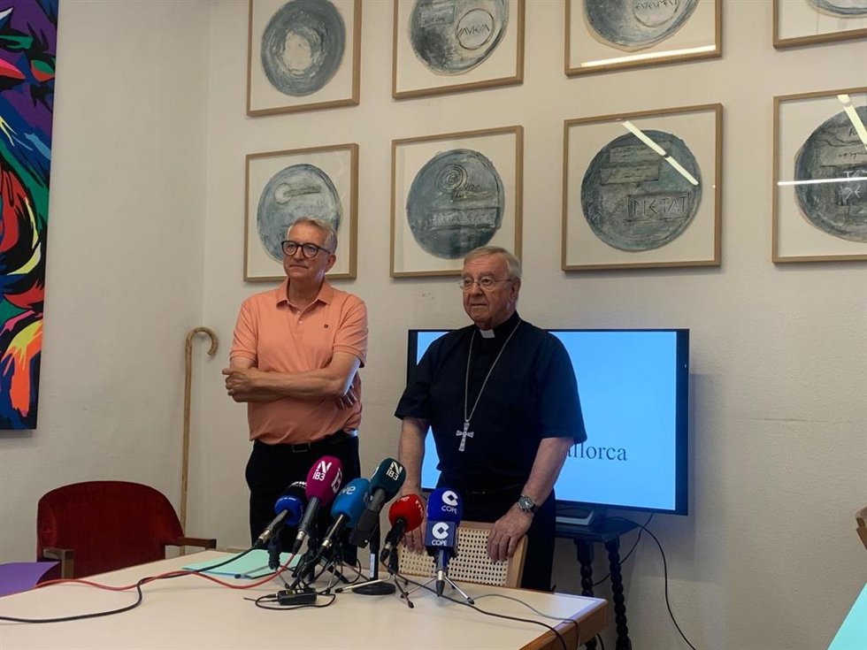El obispo de Mallorca, Sebastià Taltavull, en la rueda de prensa