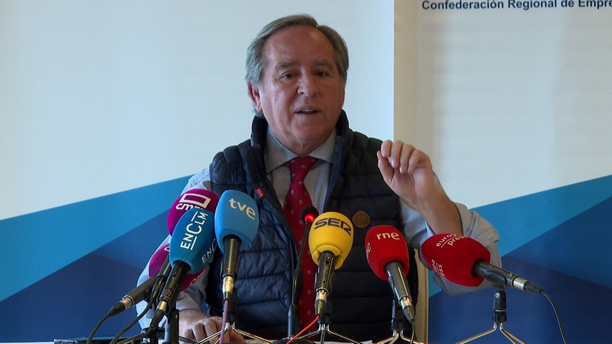 Nicolás (Cecam) ve un auténtico disparate la decisión del AVE: Hay regiones que lo merecen todo y otras que menos